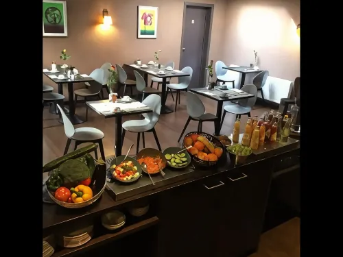 New Hotel Charlemagne Dining Photos