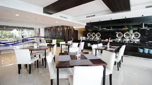 Bonnet Hotel Surabaya Mahlzeiten Photos