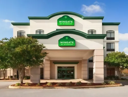Wingate by Wyndham Chesapeake Exterior Photos