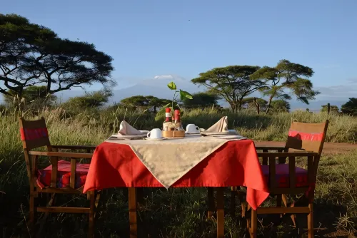 Kibo Safari Camp, Amboseli Restauration Photos