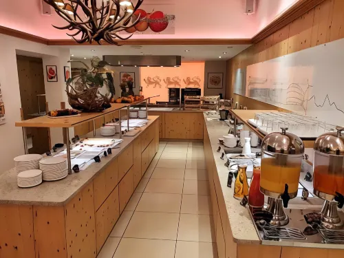 Drei Loewen Dining Photos
