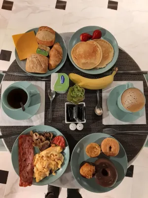 Lisbon City Hollywood Hotel by City Hotels Dining Photos