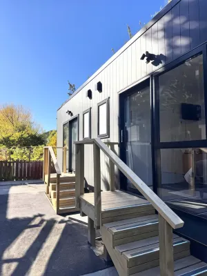 The Flaming Kiwi Backpackers Exterior Photos