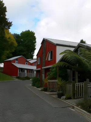 Waitomo Village Chalets Home of Kiwipaka Exterior Photos