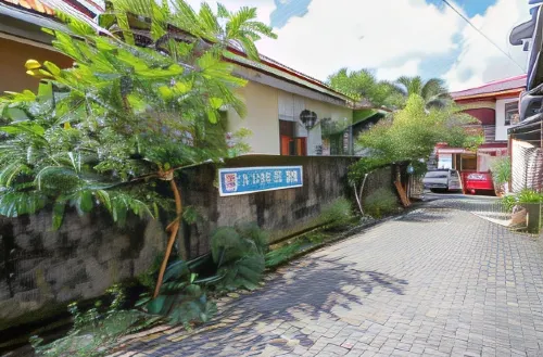 RedDoorz Near Sam Ratulangi Airport Manado À proximité de l'hôtel Photos
