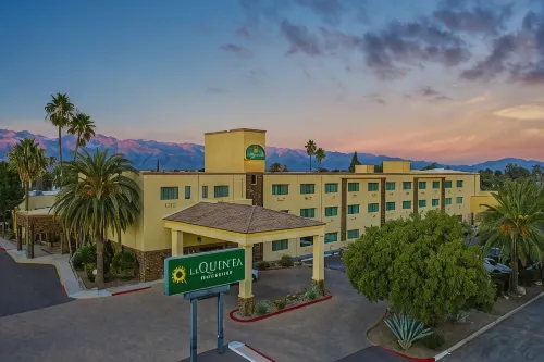La Quinta Inn & Suites by Wyndham Tucson - Reid Park Extérieur Photos