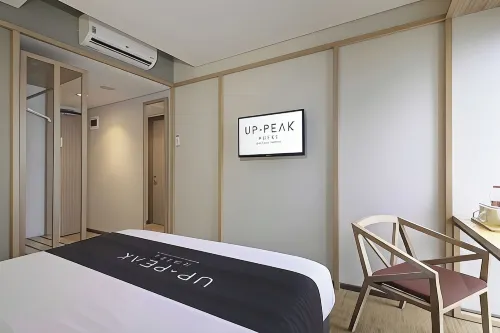 Up-Peak Hotel Simpang Lima Semarang Powered by Archipelago Kamar Photos