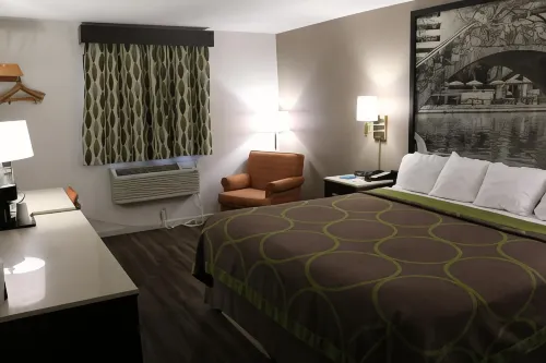 Super 8 by Wyndham San Antonio/I-35 North Photos