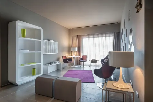 8Piuhotel Photos