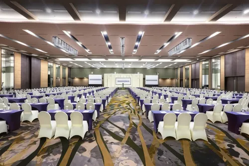 Harper Palembang Fasilitas Bisnis Photos