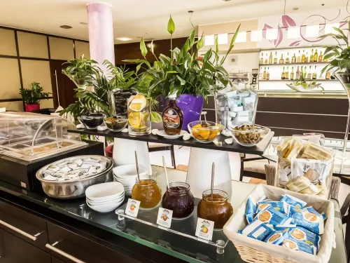 Mercure Genova San Biagio Dining Photos