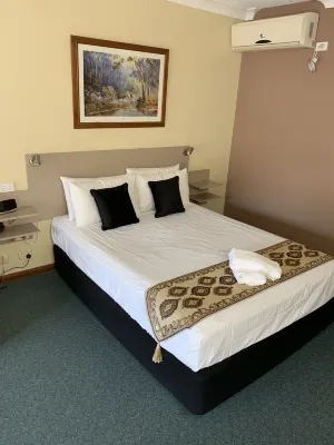 Cumberland Motor Inn Rooms Photos