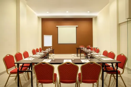 Ibis Budget Semarang Tendean Business Photos