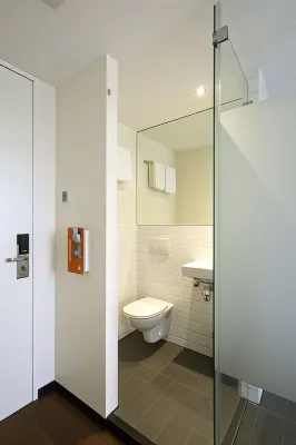 EasyHotel Amsterdam City Centre South Rooms Photos