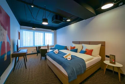 Chors Like a Hotel - Hostel Photos