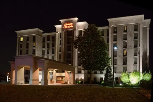Hampton Inn and Suites by Hilton Windsor Exterior Photos
