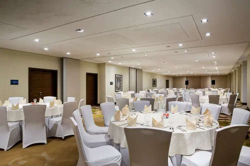 The Tower Plaza Hotel Dubai Restauration Photos