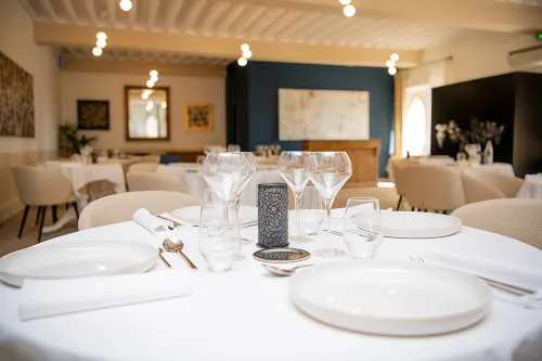 Hostellerie du Château des Fines Roches Dining Photos