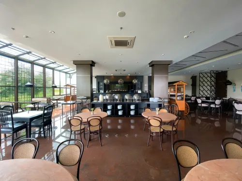 Hotel Eastern Bojonegoro Restauration Photos