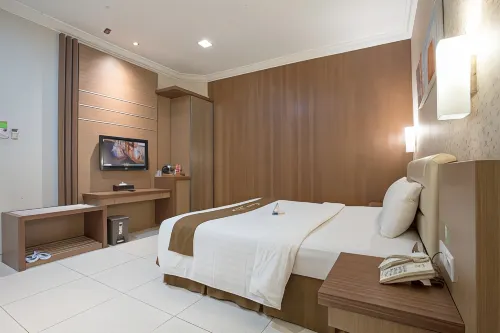 Life Emerald Hotel Surabaya Photos