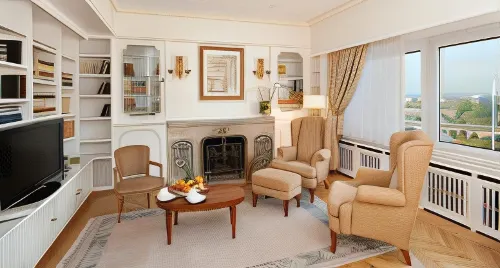 Grand Hotel Cravat Photos