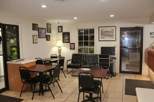 Americas Best Value Inn Tuscaloosa Restauration Photos