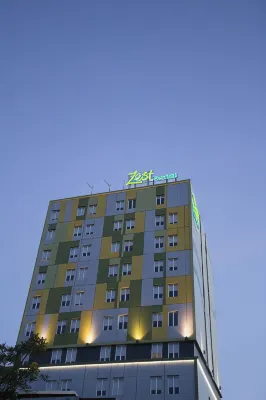 Yello Hotel Jemursari Eksterior Photos