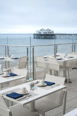 Malibu Beach Inn Restauration Photos