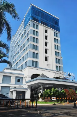 Grand Candi Hotel Exterior Photos