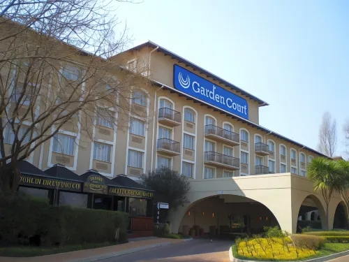 Garden Court or Tambo International Airport Extérieur Photos