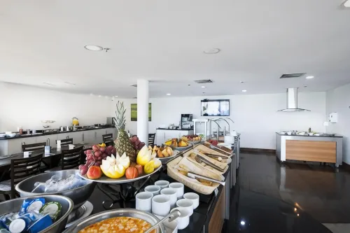 Comfort Suites Macaé Dining Photos
