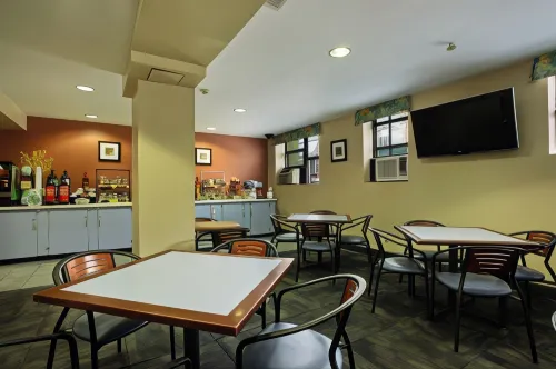 Ramada by Wyndham Jersey City Makanan Photos