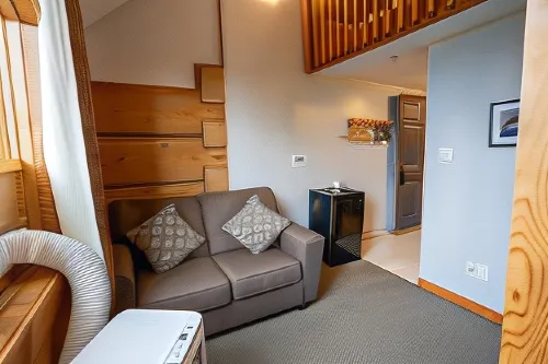 Basecamp Lodge Golden Rooms Photos