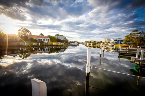 Captains Cove Resort - Waterfront Apartments Circondario Photos