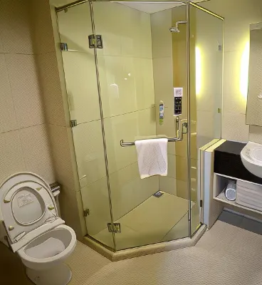 World Hotel Jakarta - Bandengan Photos