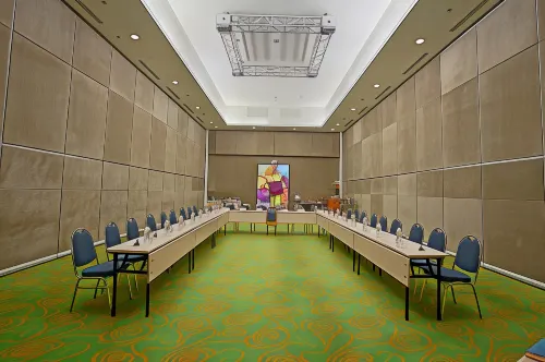 HARRIS Hotel & Conventions Kelapa Gading - Jakarta Fasilitas Bisnis Photos