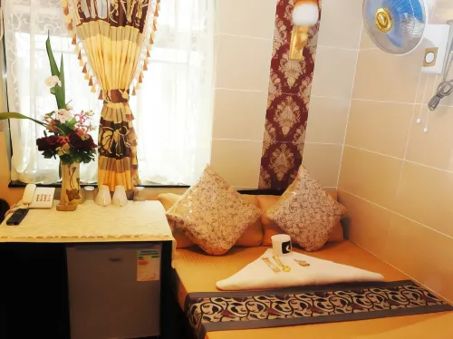 Hong Kong Budget Hostel Rooms Photos