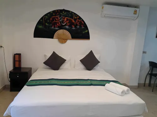 Phratamnak Inn - 100 Meter from Beach Zimmer Photos