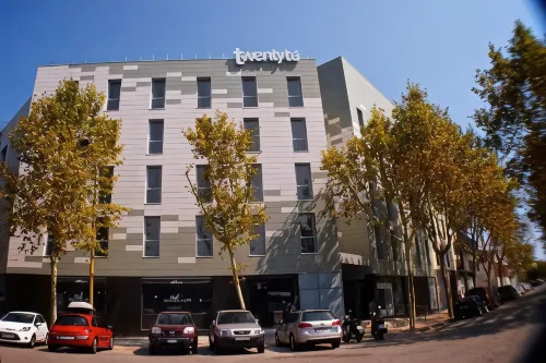 Twentytu Hostel Barcelona Exterior Photos