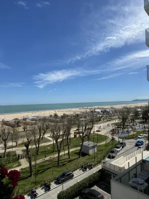 Mercure Rimini Lungomare Рядом с отелем Photos