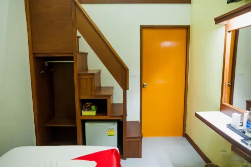 First and Frang Hotel - Koh Phangan Huoneet Photos