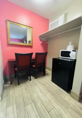 Budget Inn - St. Petersburg Photos
