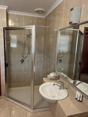 Best Western Colonial Village Motel Rooms Photos