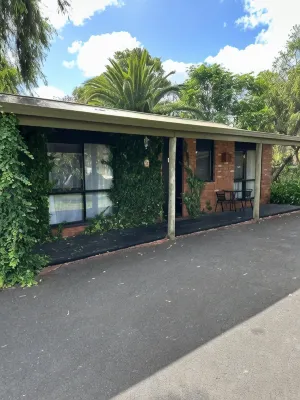 Best Western Colonial Village Motel Exterior Photos