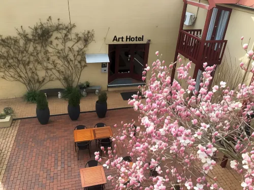Art Hotel on York Featured Photos
