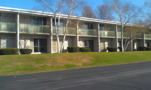 Howard Johnson by Wyndham Newburgh/West Point Exterior Photos