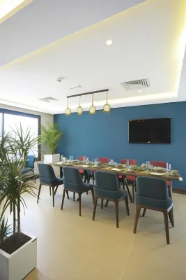 Maia Hotel Suites Business Facilities Photos