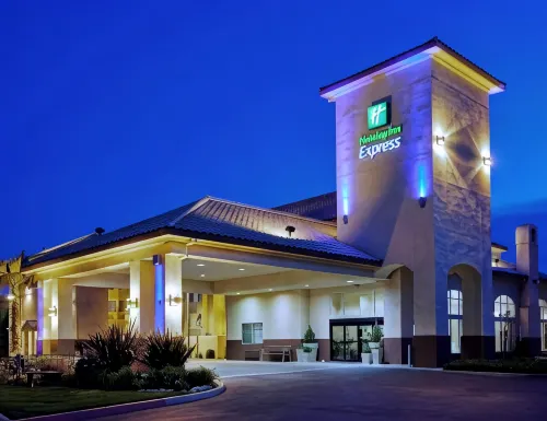 Holiday Inn Express Madera-Yosemite PK Area Exterior Photos