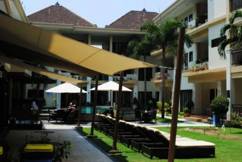 Kuta Town Houses Area Publik Photos