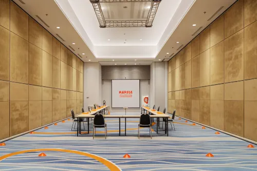 HARRIS Hotel & Conventions Kelapa Gading - Jakarta Fasilitas Bisnis Photos